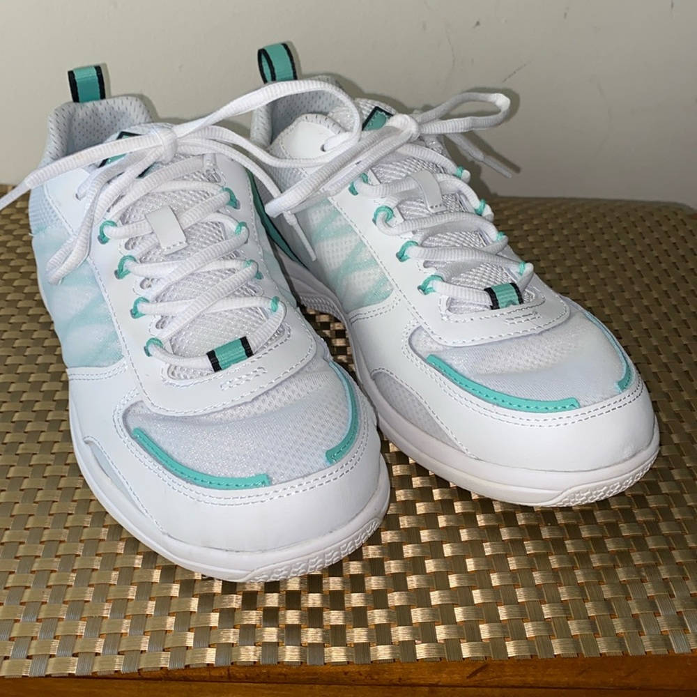 SPERRY HARBORMASTER SNEAKERS Size 9. In excellent condition